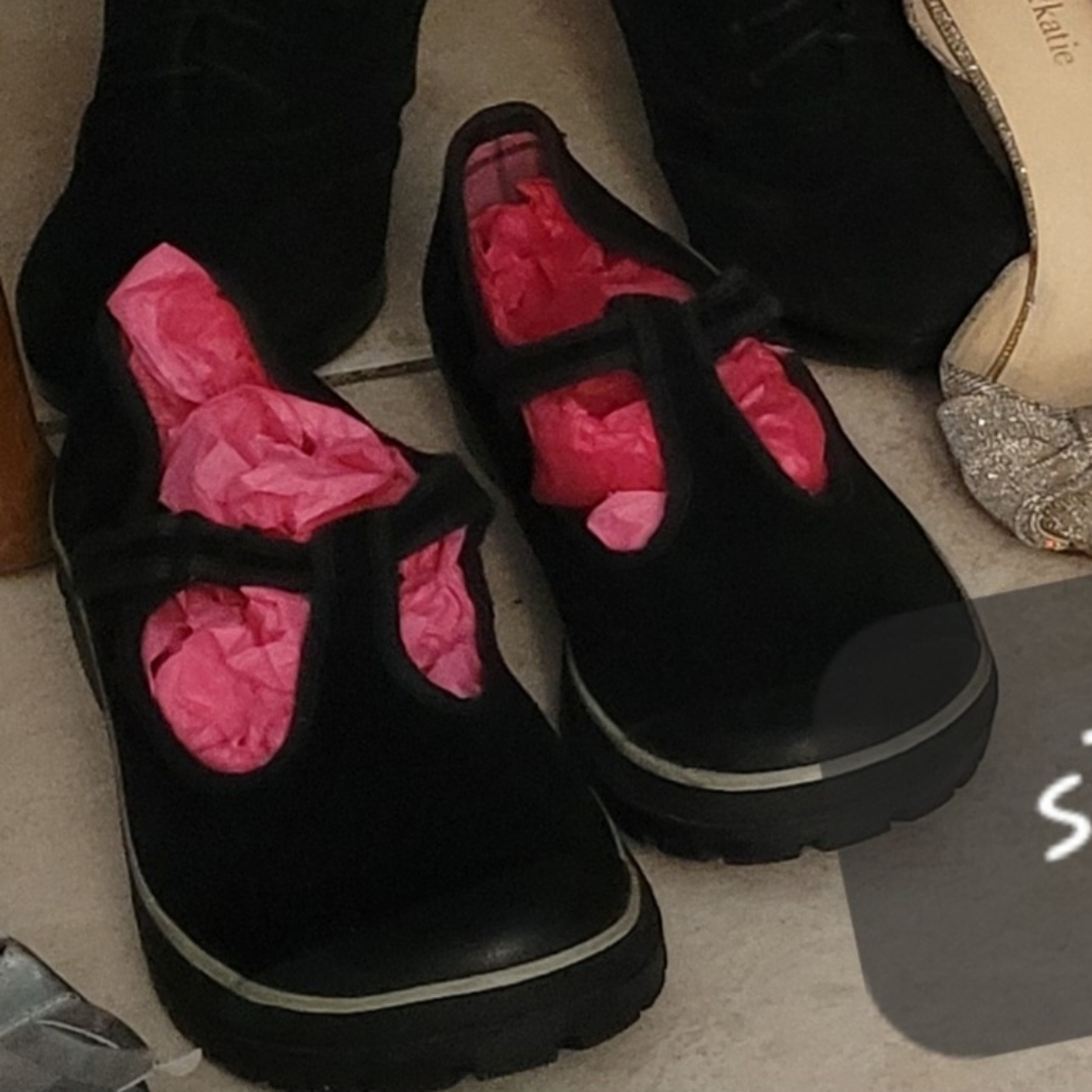 Black Women's Mary Jane Shoes - Picture 2 of 8